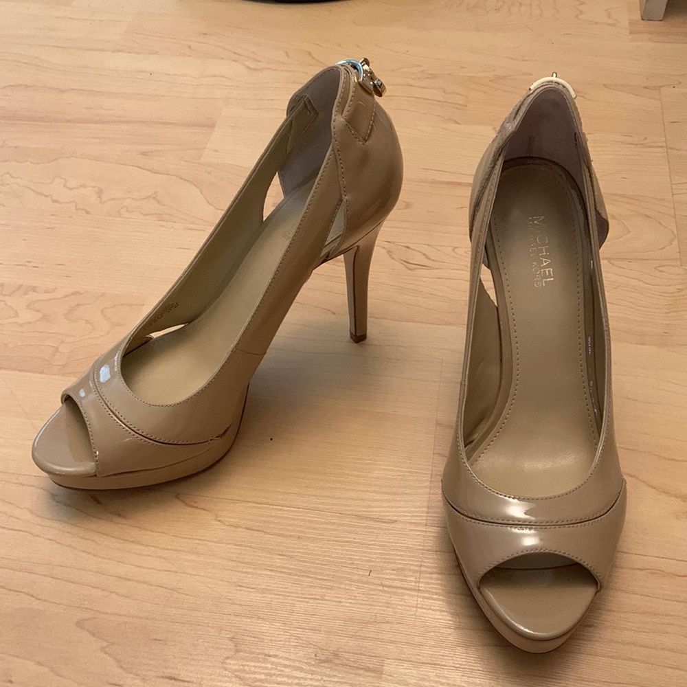 Michael Kors nude peep-toe pumps